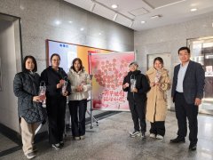<b>率领全体教职工为学院的成长贡献力量</b>