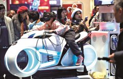 众握手、开瓶盖、叠衣服……这些正在日常糊口